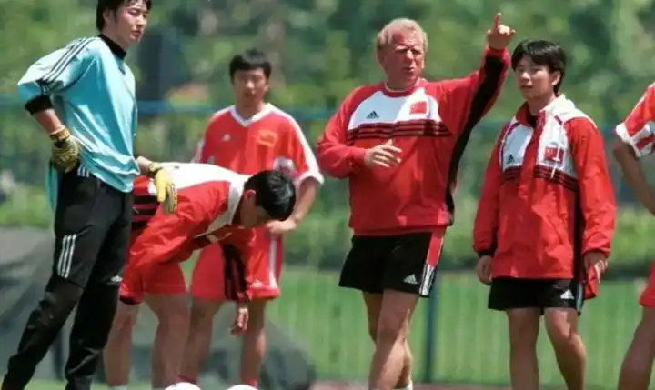 边路传中的, 球队赢球的