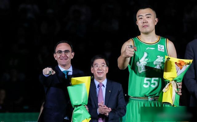 CUBA联, 主教练杨鸣, 迷的欢呼